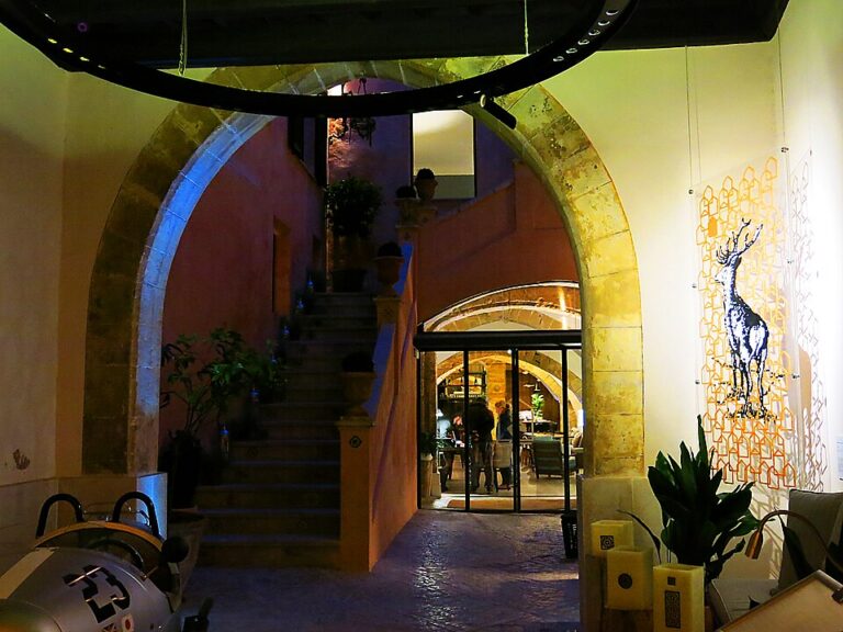 Patio de la Posada Terra Santa en el casco antiguo de Palma