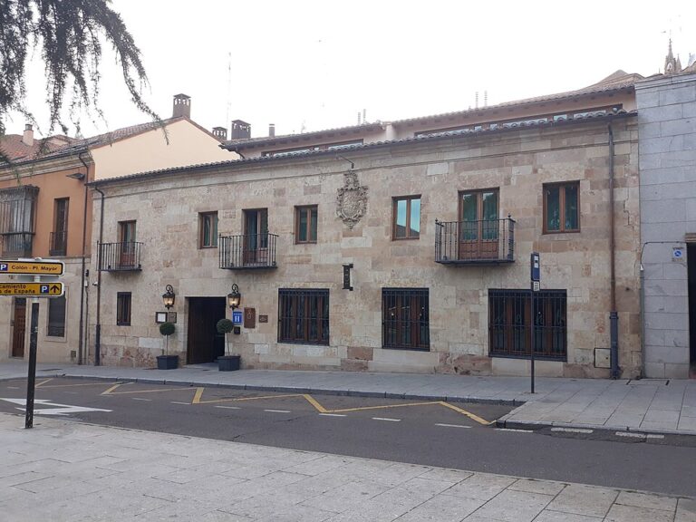 Palacio del siglo XV que hoy ocupa el Grand Hotel Don Gregorio en Salamanca