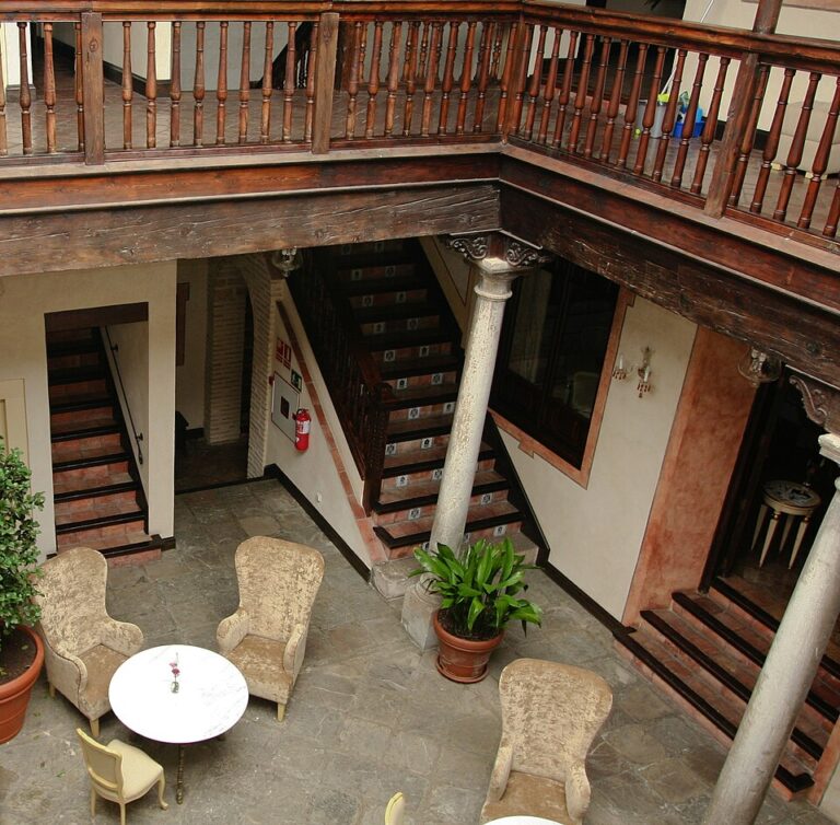 Patio de la Casa de los Migueletes, hoy Hotel Casa 1800 Granada