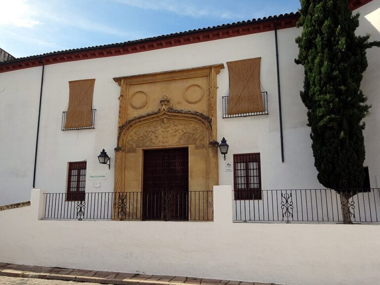 Portada del Palacio del Bailío, hoy hotel Hospes, en Córdoba
