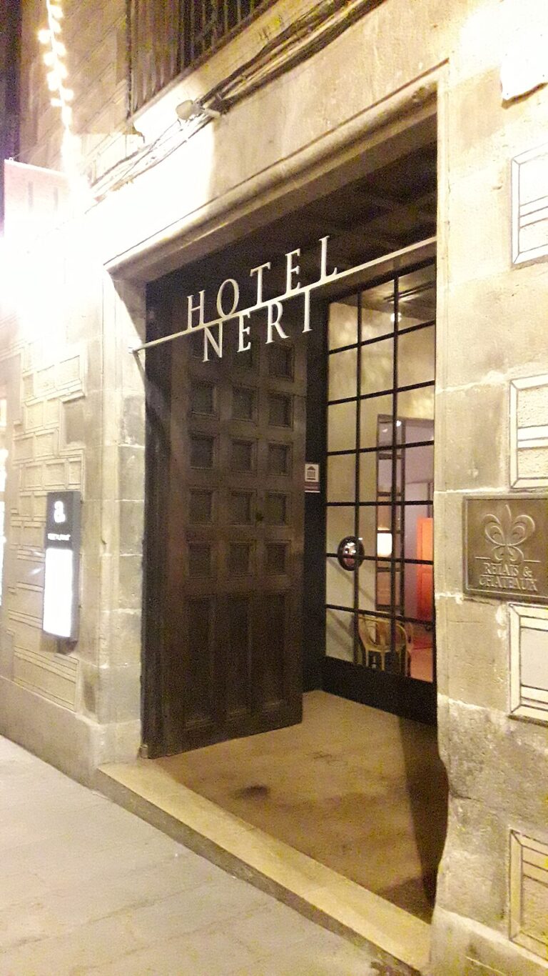 Fachada del Hotel Neri en el Barri Gòtic de Barcelona