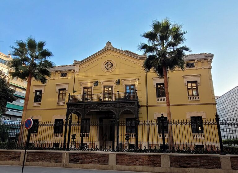 Fachada del Palacio de los Patos, hoy hotel Hospes, en Granada